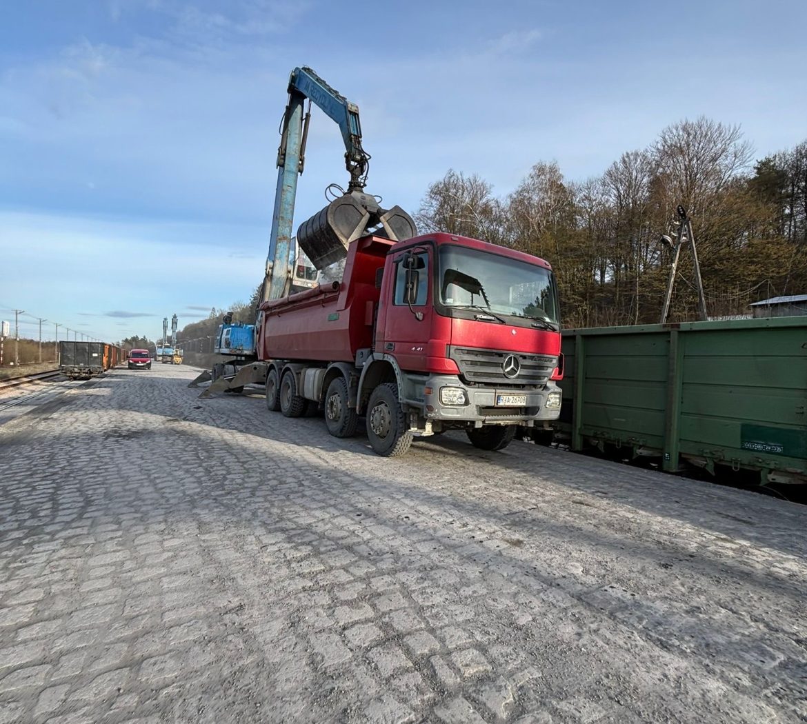 Transport wywrotkami kruszyw, zbóż oraz innych towarów sypkich na terenie całej Polski, realizując również lokalne przewozy na terenie Jarosławia.